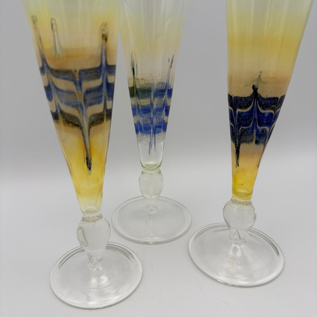3er Set Handarbeit Sektflöten signiert 1988-1990 I Kunstglas Kelchgläser 268g Showroom Ansbach