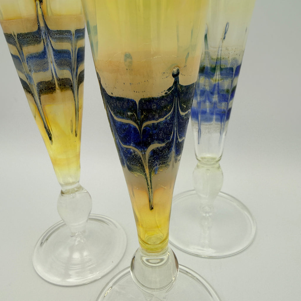 3er Set Handarbeit Sektflöten signiert 1988-1990 I Kunstglas Kelchgläser 268g Showroom Ansbach