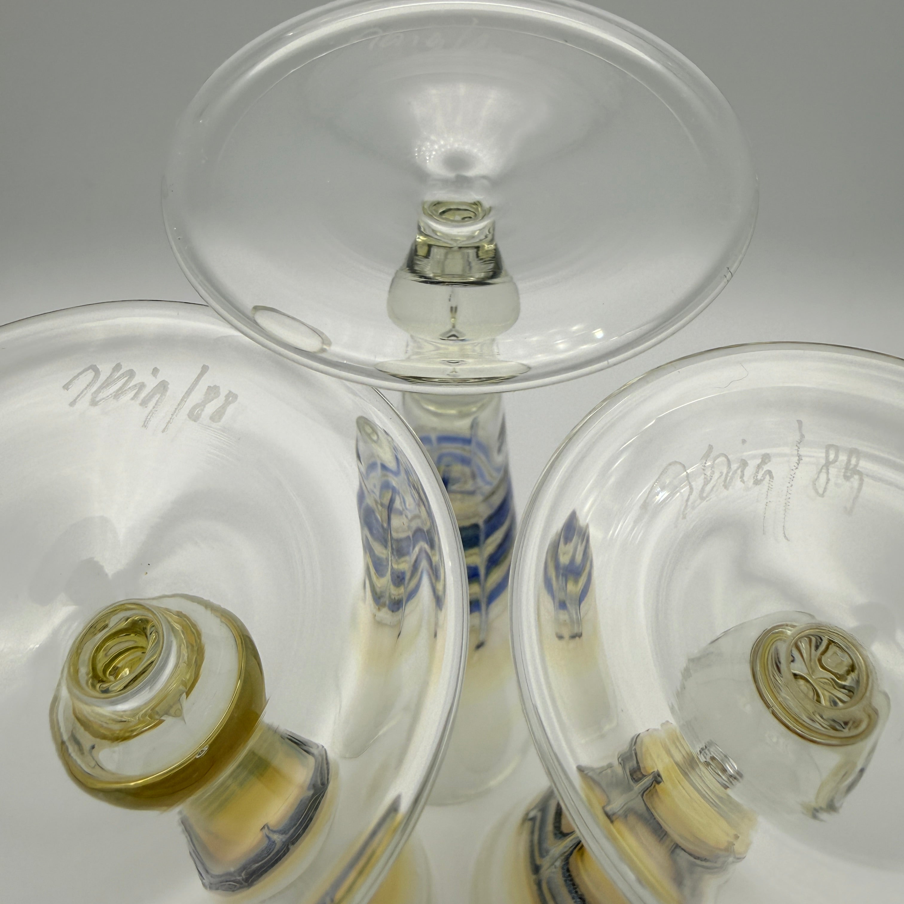 3er Set Handarbeit Sektflöten signiert 1988-1990 I Kunstglas Kelchgläser 268g Showroom Ansbach