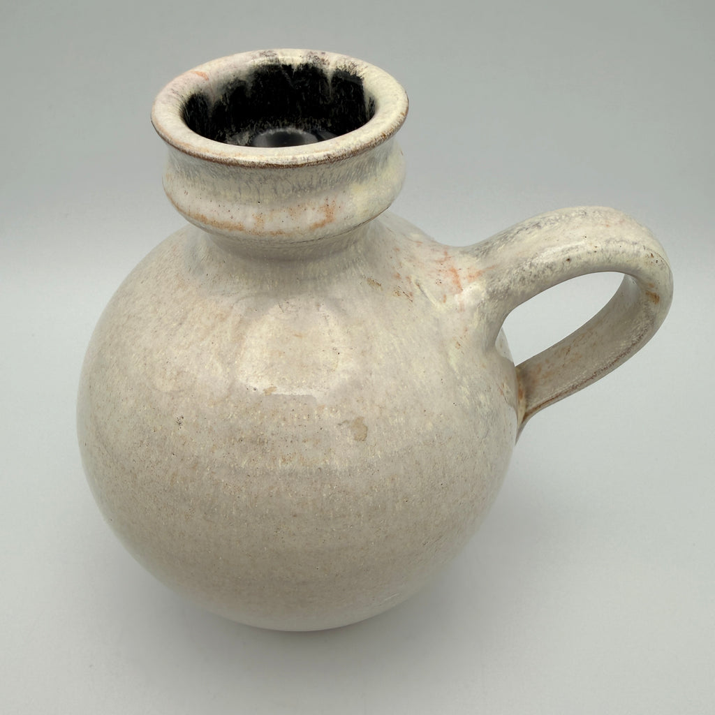 Studiokeramik Henkelvase Cremeweiß Rosé I 1980er Vintage Kugelvase Signiert Showroom Ansbach