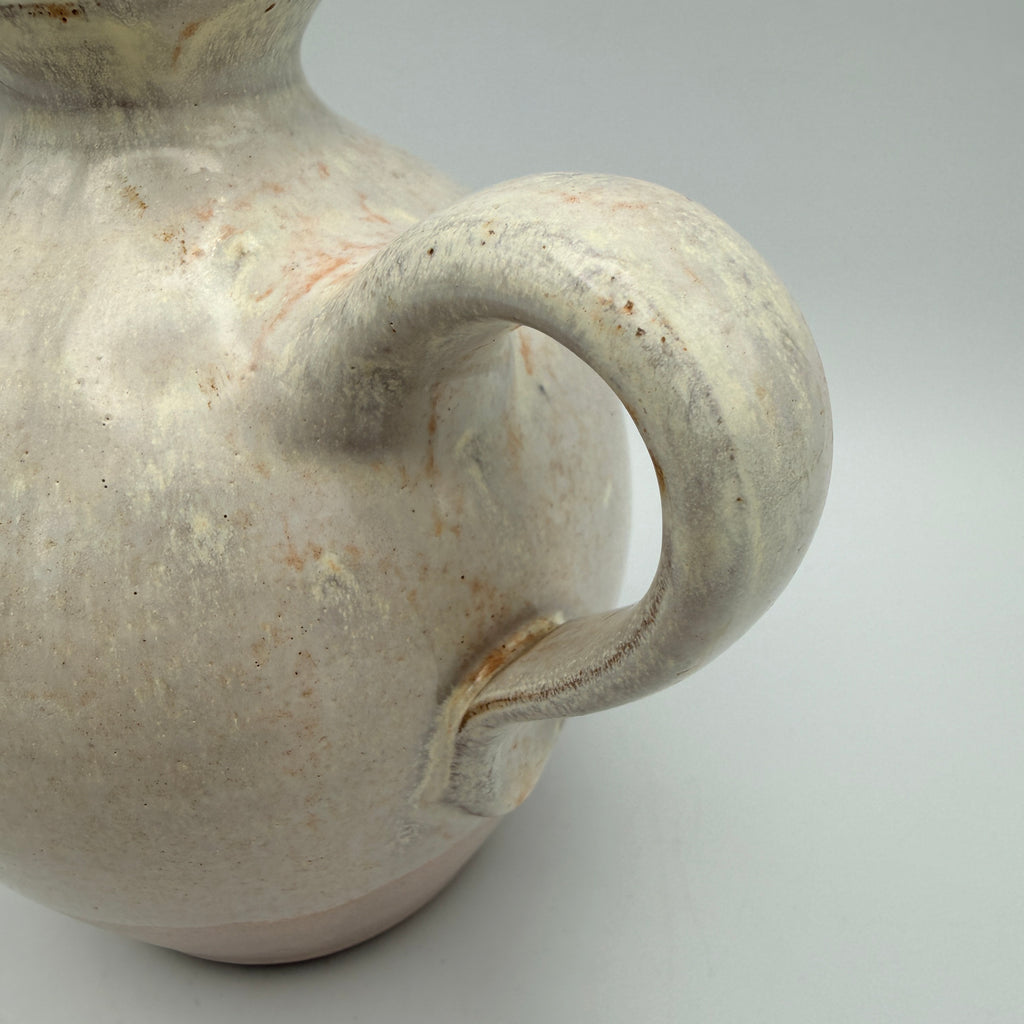 Studiokeramik Henkelvase Cremeweiß Rosé I 1980er Vintage Kugelvase Signiert Showroom Ansbach