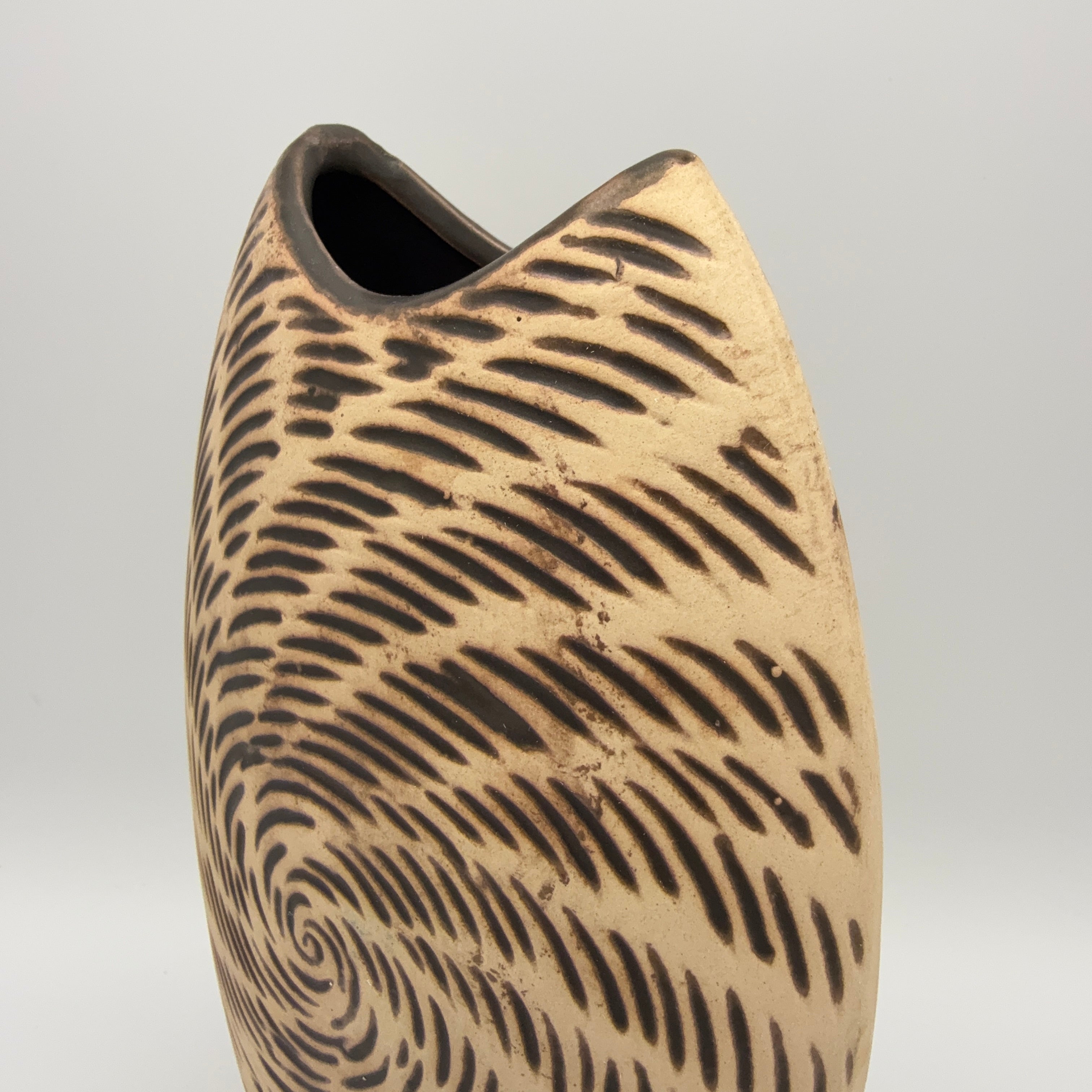 Moderne Kunstkeramik Vase Beige Braun I Spiraldekor Organisch Vintage 1980 Showroom Ansbach