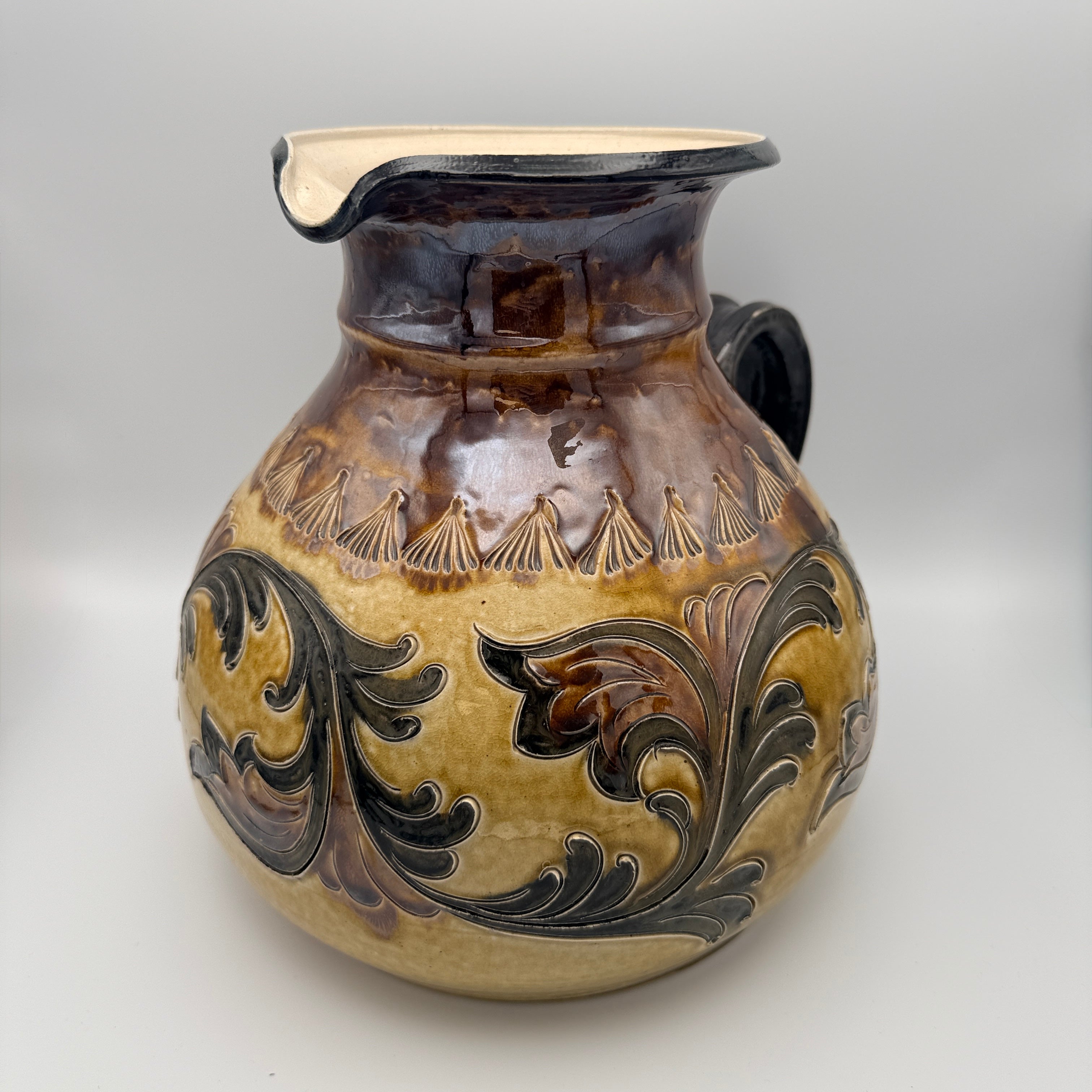 Grosser Keramik Krug Henkelkrug 24,5cm Relief Handarbeit Landhaus Vintage 1980 Showroom Ansbach