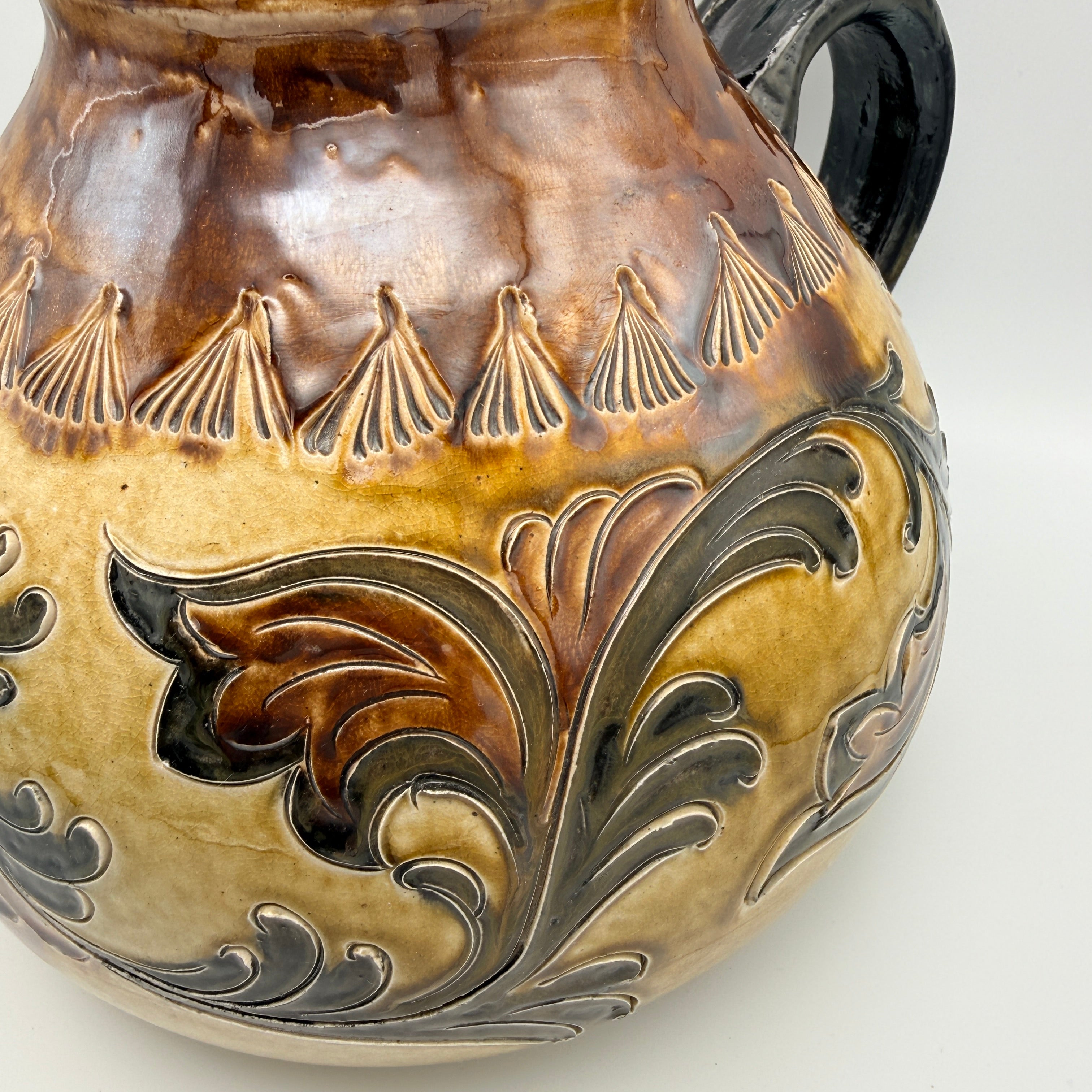 Grosser Keramik Krug Henkelkrug 24,5cm Relief Handarbeit Landhaus Vintage 1980 Showroom Ansbach