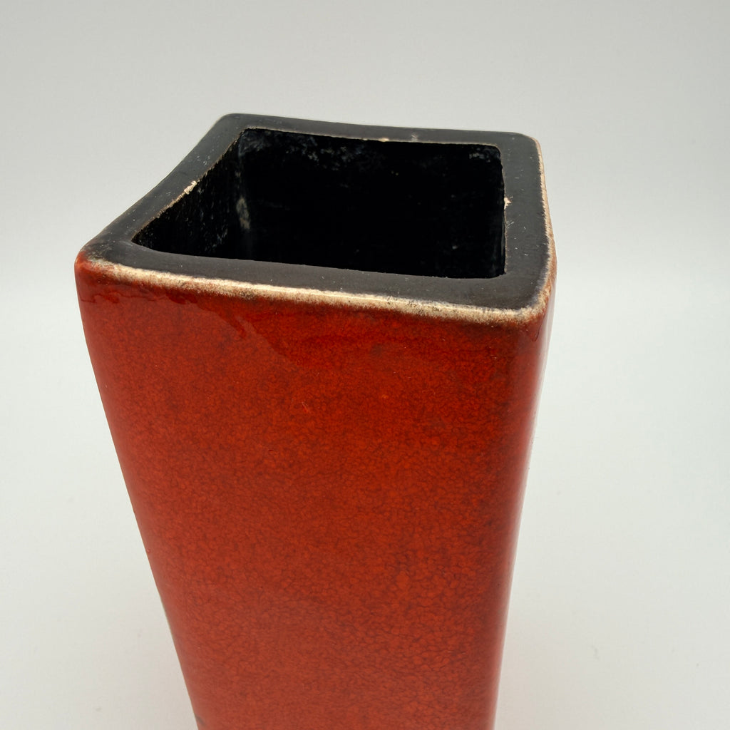 Mid Century Keramikvase Rot Rechteckig ca. 1960er–1970er Jahre Showroom Ansbach
