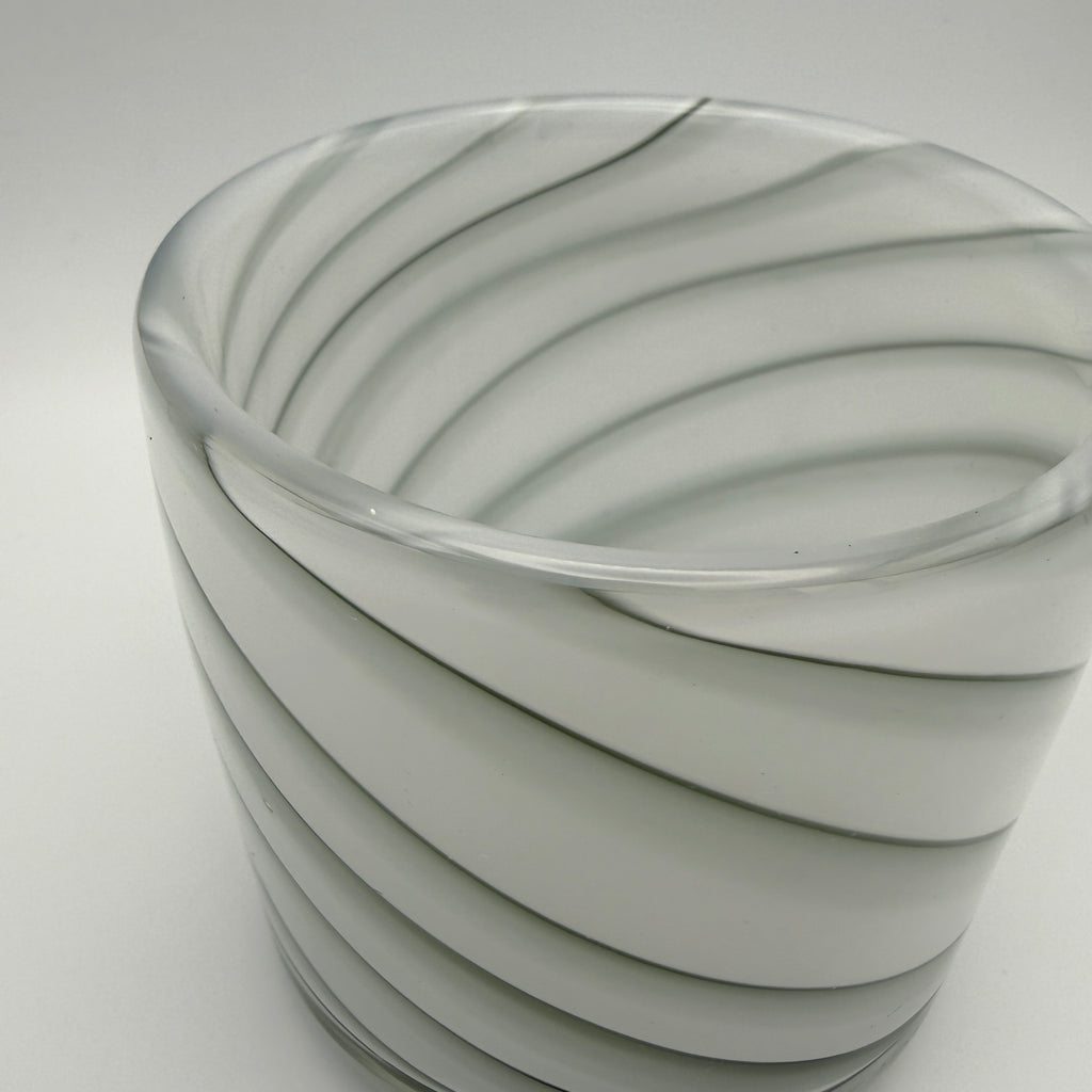 Handmade Studio Glas Windlicht Vase Weiß Grau Swirl ca. 1990er–2000er Showroom Ansbach