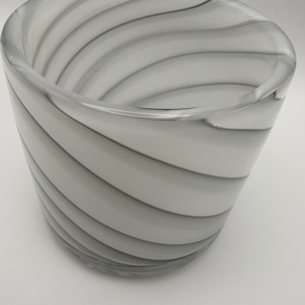 Handmade Studio Glas Windlicht Vase Weiß Grau Swirl ca. 1990er–2000er Showroom Ansbach