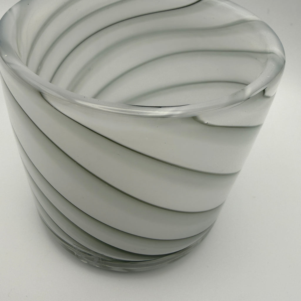 Handmade Studio Glas Windlicht Vase Weiß Grau Swirl ca. 1990er–2000er Showroom Ansbach