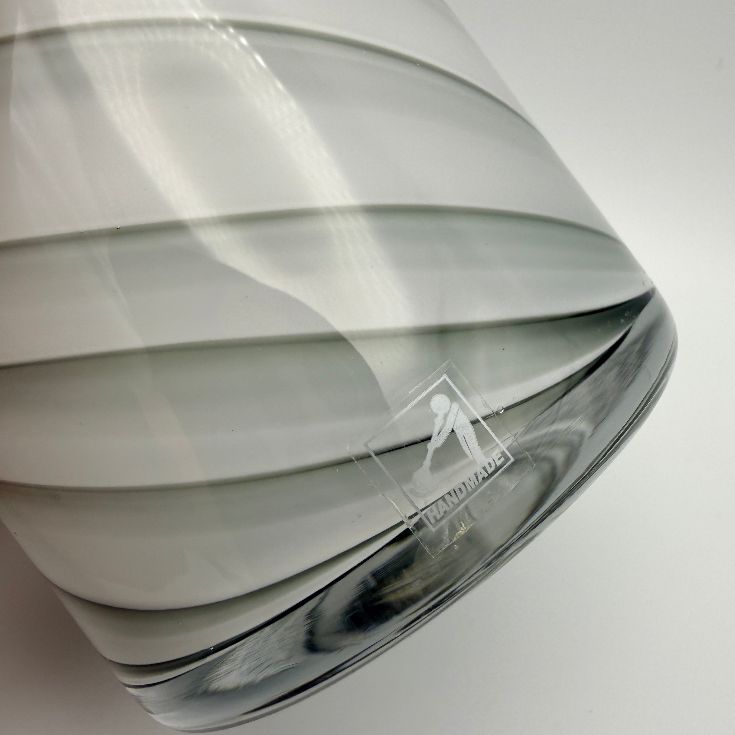 Handmade Studio Glas Windlicht Vase Weiß Grau Swirl ca. 1990er–2000er Showroom Ansbach