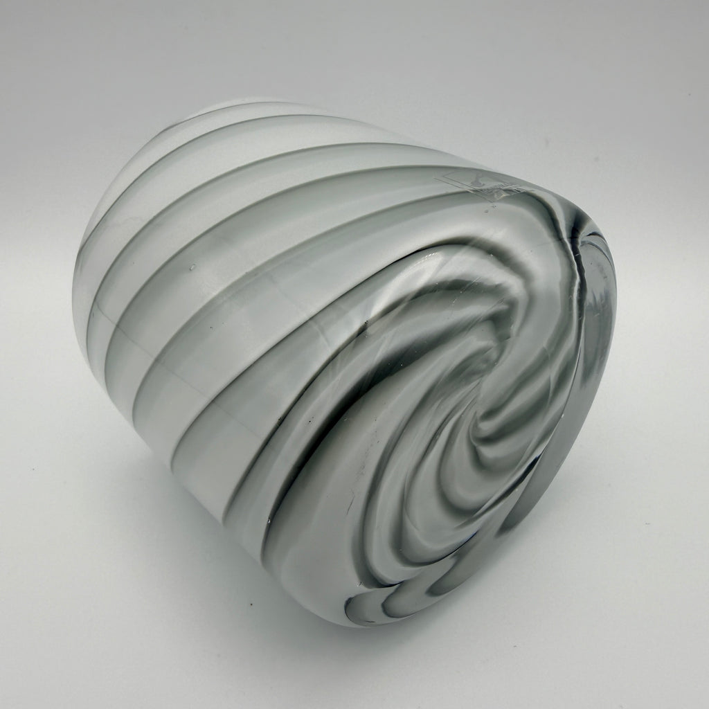 Handmade Studio Glas Windlicht Vase Weiß Grau Swirl ca. 1990er–2000er Showroom Ansbach