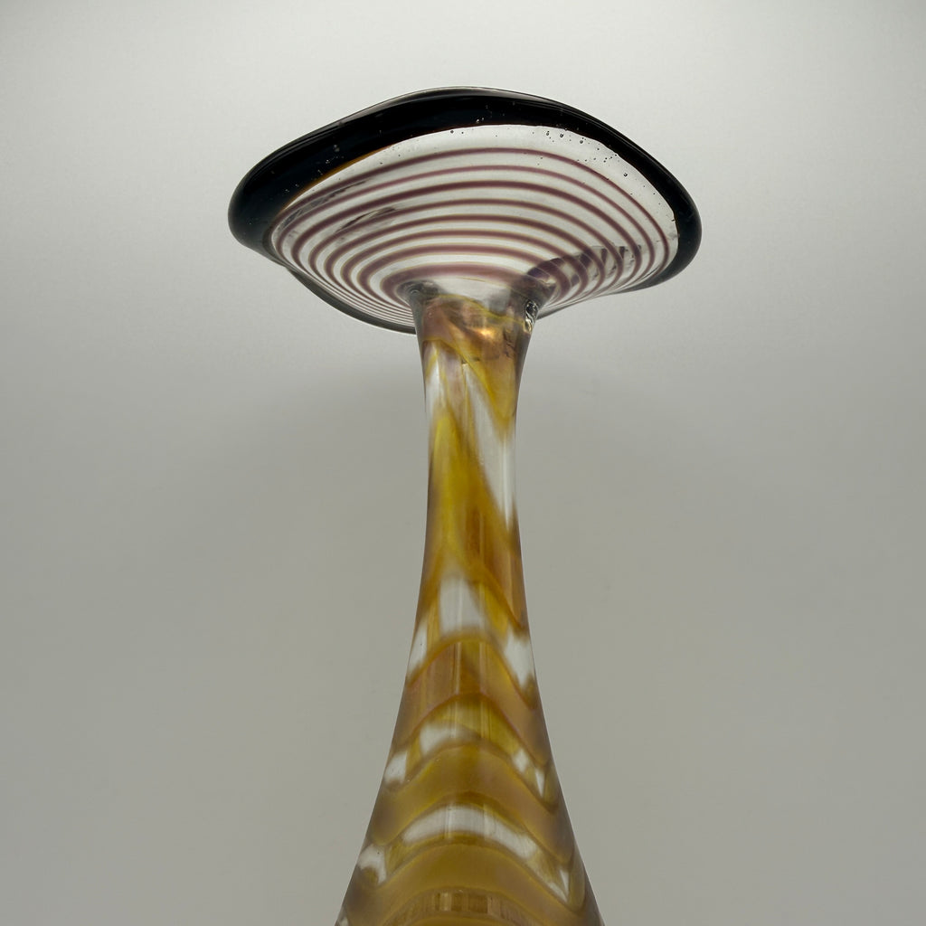 Eisch Studioglas Langhalsvase Fenicio irisierend signiert 1988 Glashütte Eisch