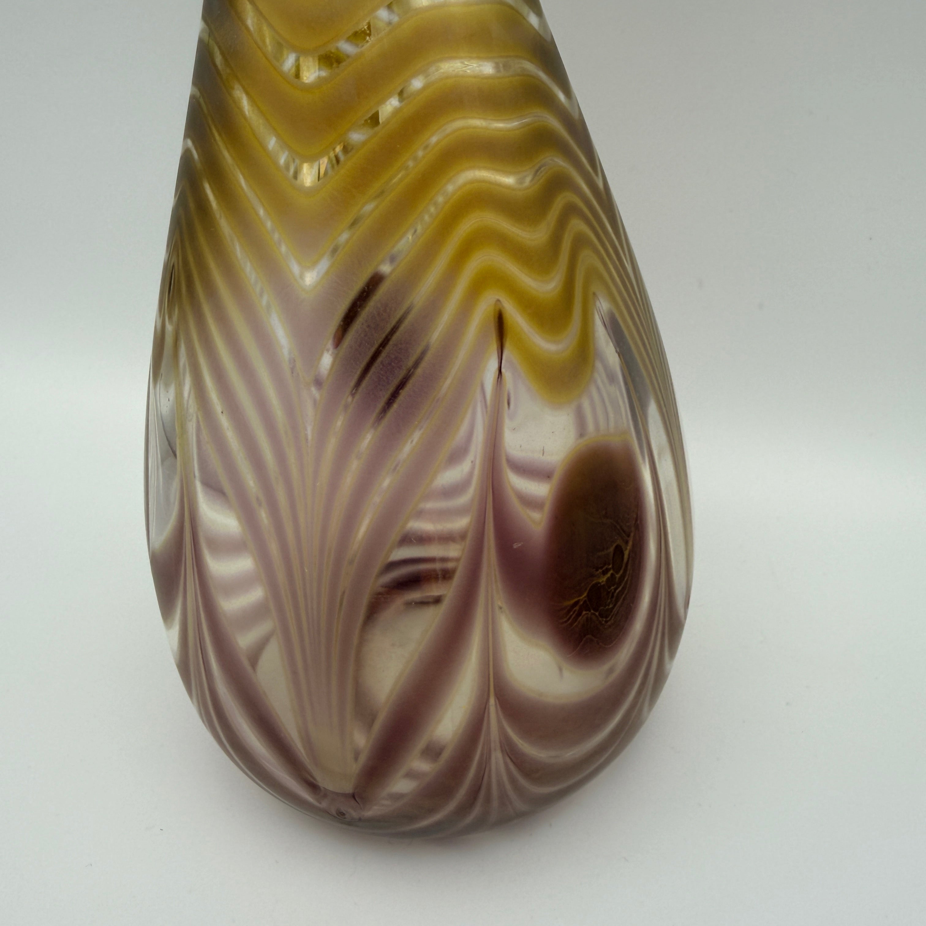Eisch Studioglas Langhalsvase Fenicio irisierend signiert 1988 Glashütte Eisch