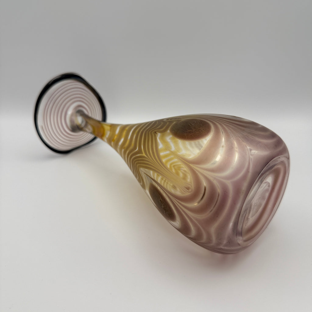 Eisch Studioglas Langhalsvase Fenicio irisierend signiert 1988 Glashütte Eisch