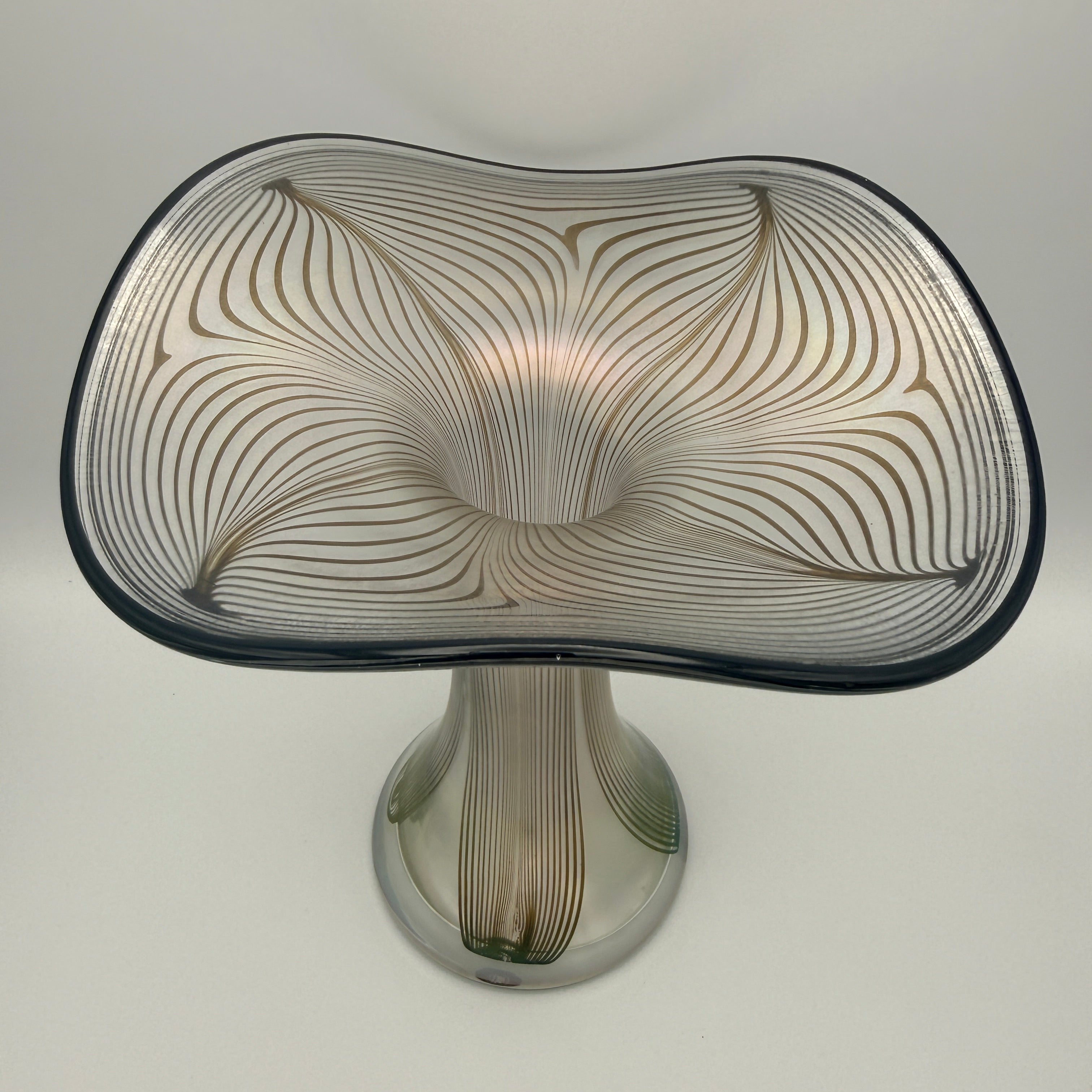 Eisch Studioglas Vase 1984 irisierend Fadendekor signiert Glashütte Eisch