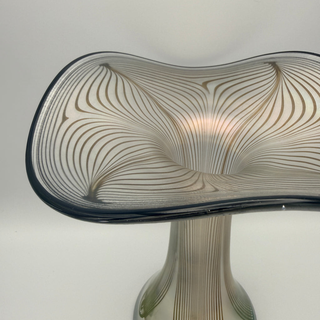 Eisch Studioglas Vase 1984 irisierend Fadendekor signiert Glashütte Eisch