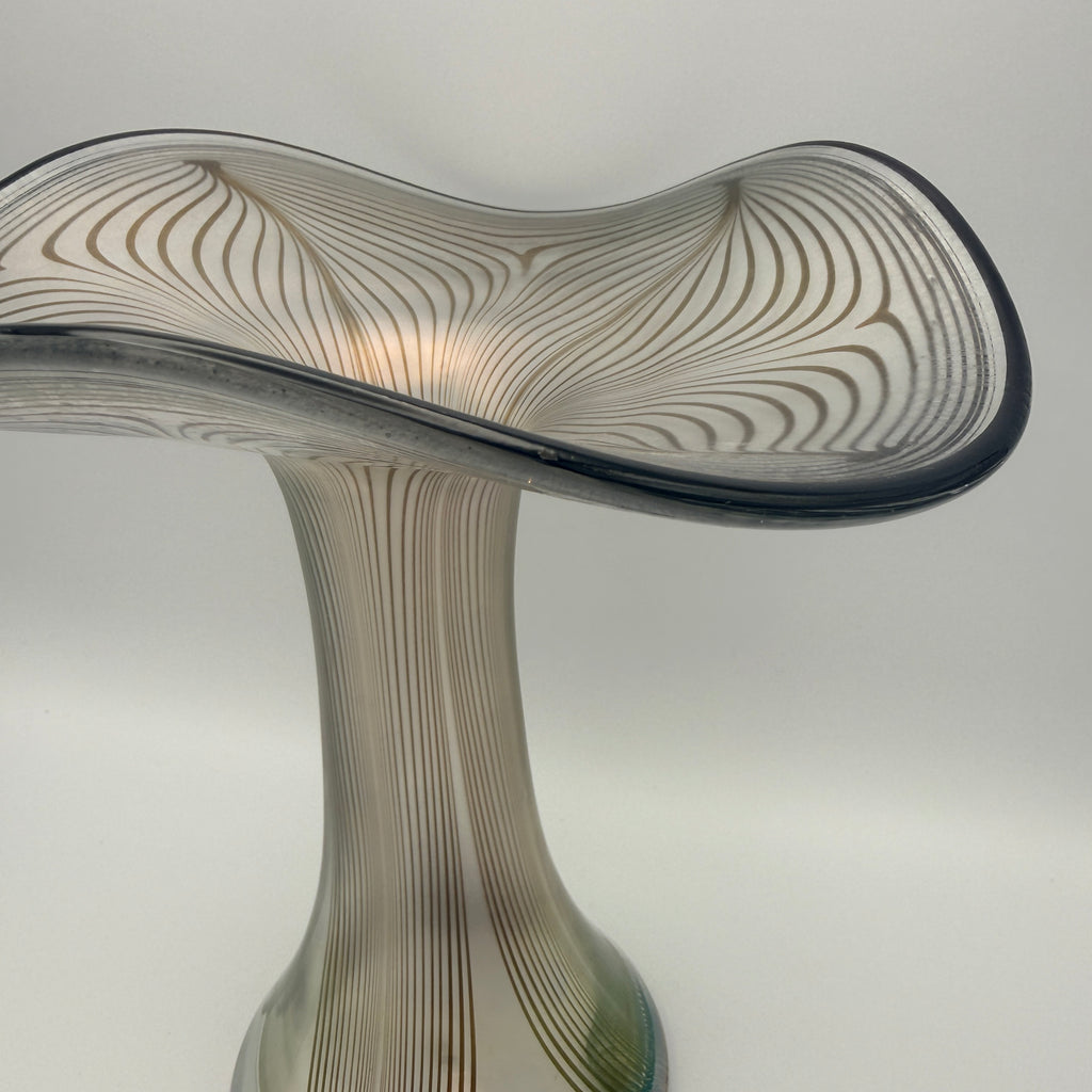 Eisch Studioglas Vase 1984 irisierend Fadendekor signiert Glashütte Eisch