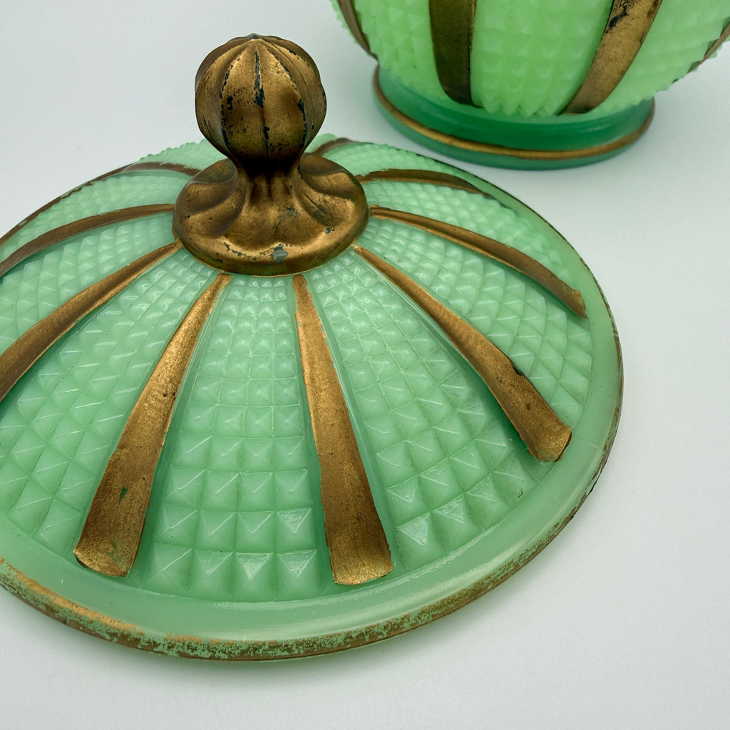 Art-déco Deckeldose aus Uranglas mit Golddekor um 1930 Showroom Ansbach