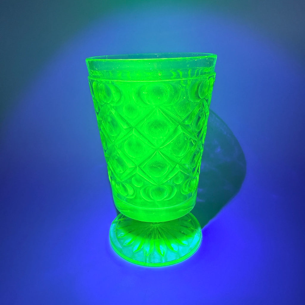 Jefferson Glass Uranglas-Fußbecher Diamond and Peg um 1910 Showroom Ansbach