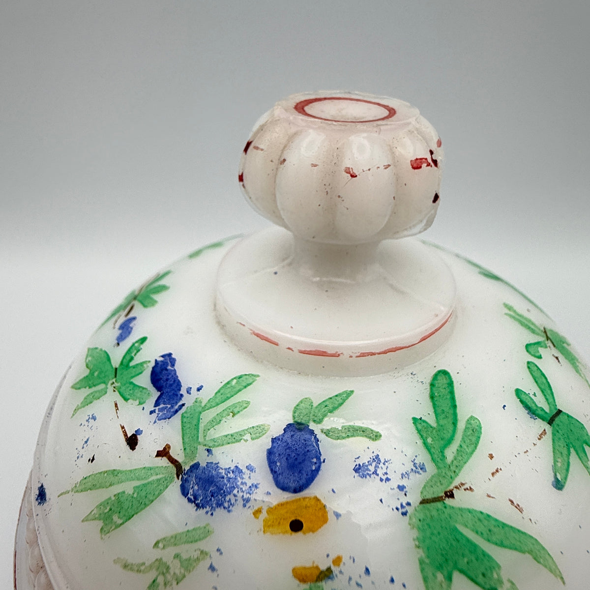 Antike Deckeldose aus Manganglas mit Blumenmalerei, ca. 1900–1930 Showroom Ansbach