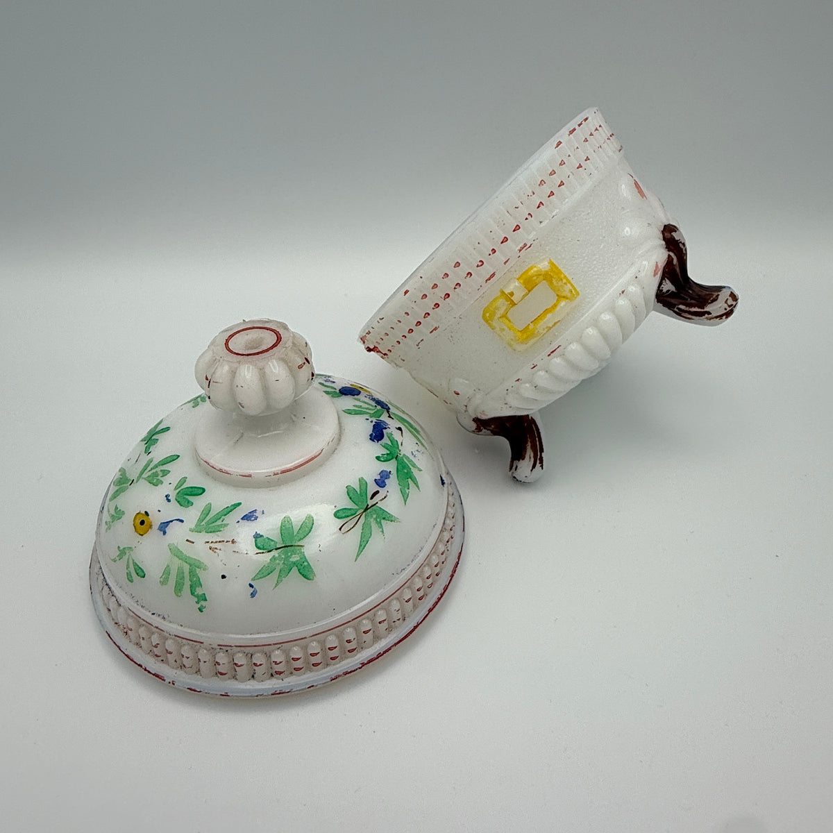 Antike Deckeldose aus Manganglas mit Blumenmalerei, ca. 1900–1930 Showroom Ansbach