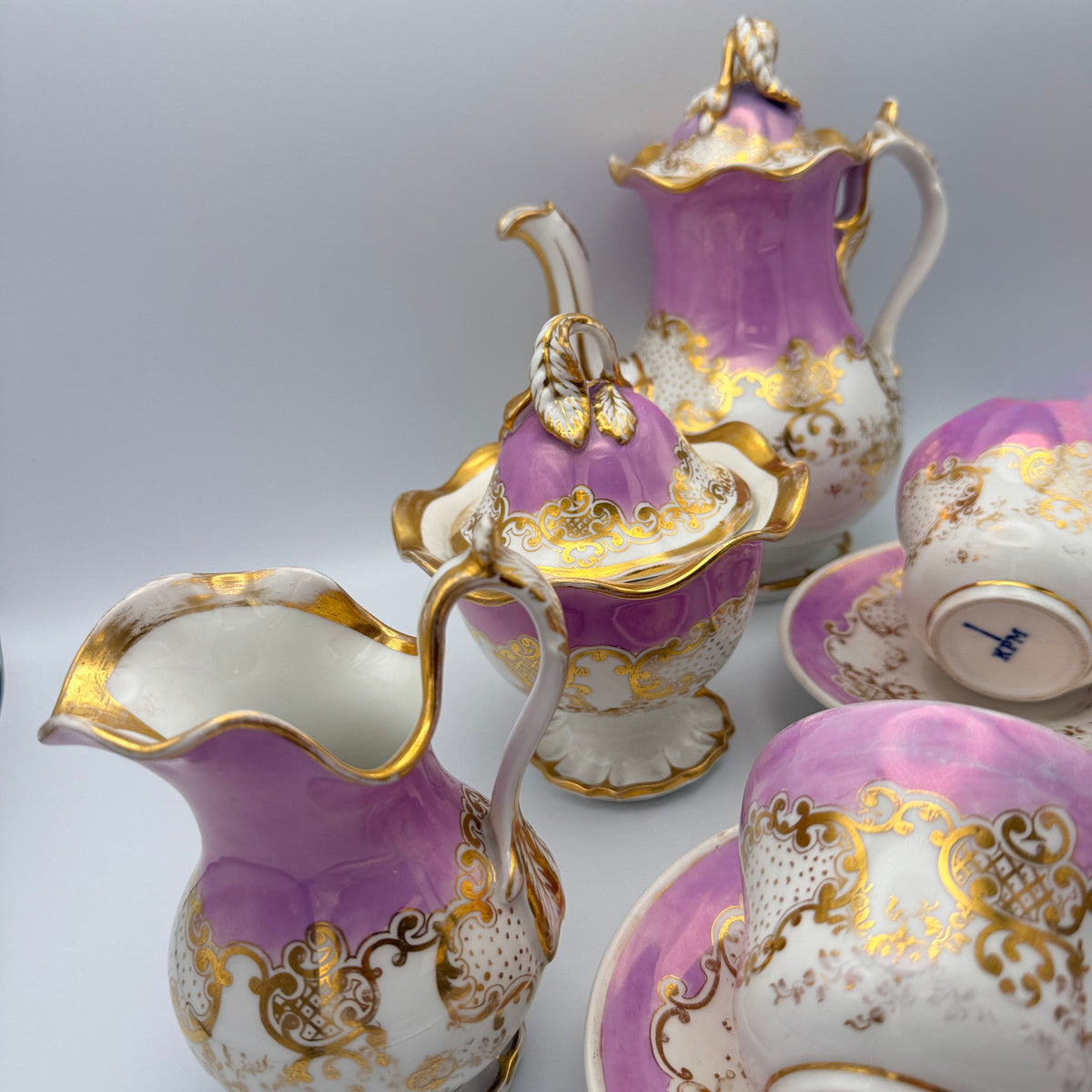 KPM Krister Kaffee- & Teeservice für 2 – Rosa & Gold – um 1870–1890 KPM Krister