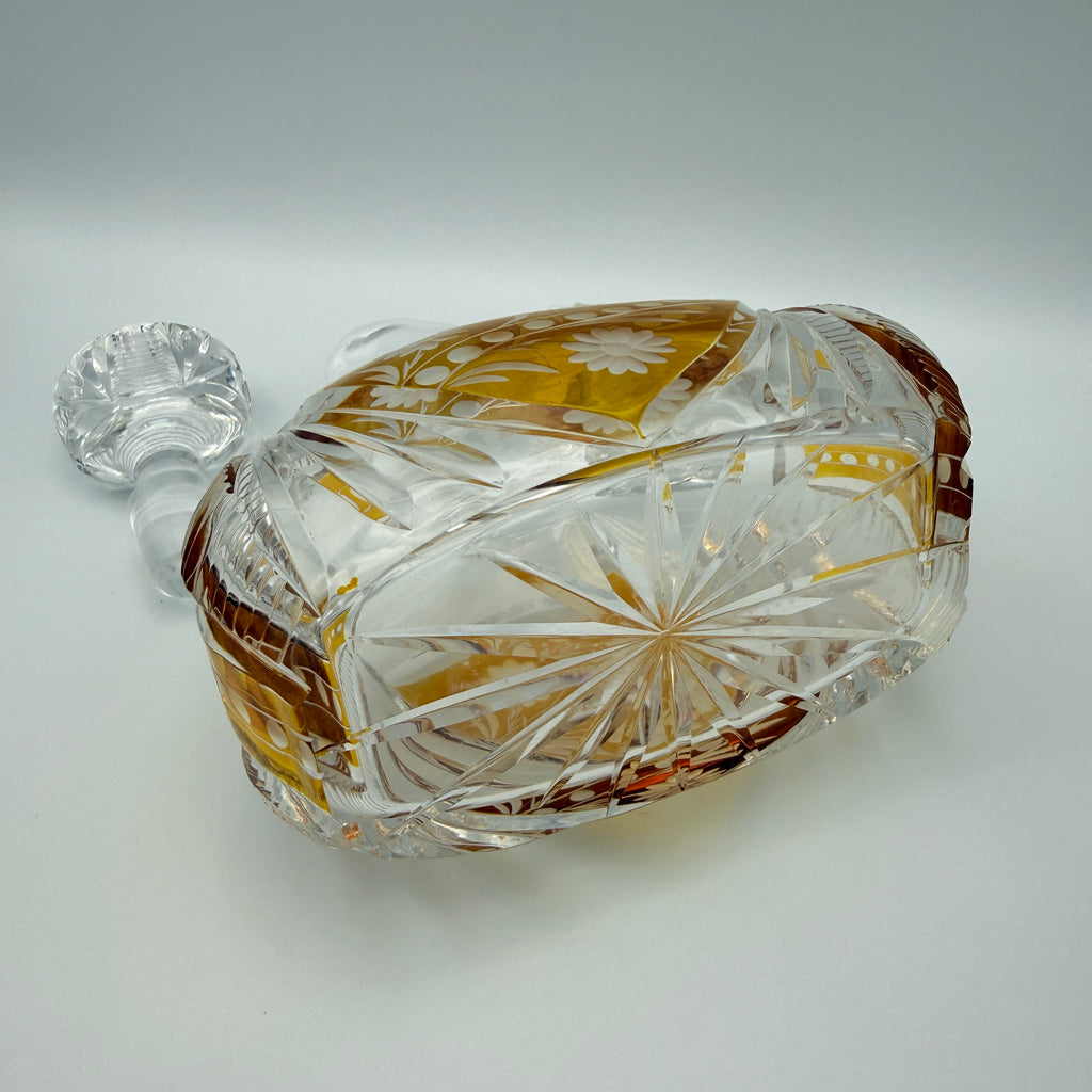 Böhmische Bleikristall-Karaffe mit Stopfen – bernsteinfarbener Überfang, ca. 1950er- bis 1970er-Jahre Showroom Ansbach