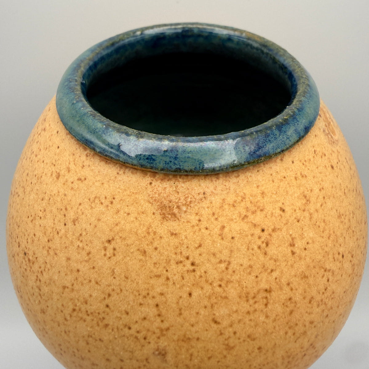 Signierte Studiokeramik-Vase Unikat 1985 – 29 cm – blaue Effektglasur Showroom Ansbach