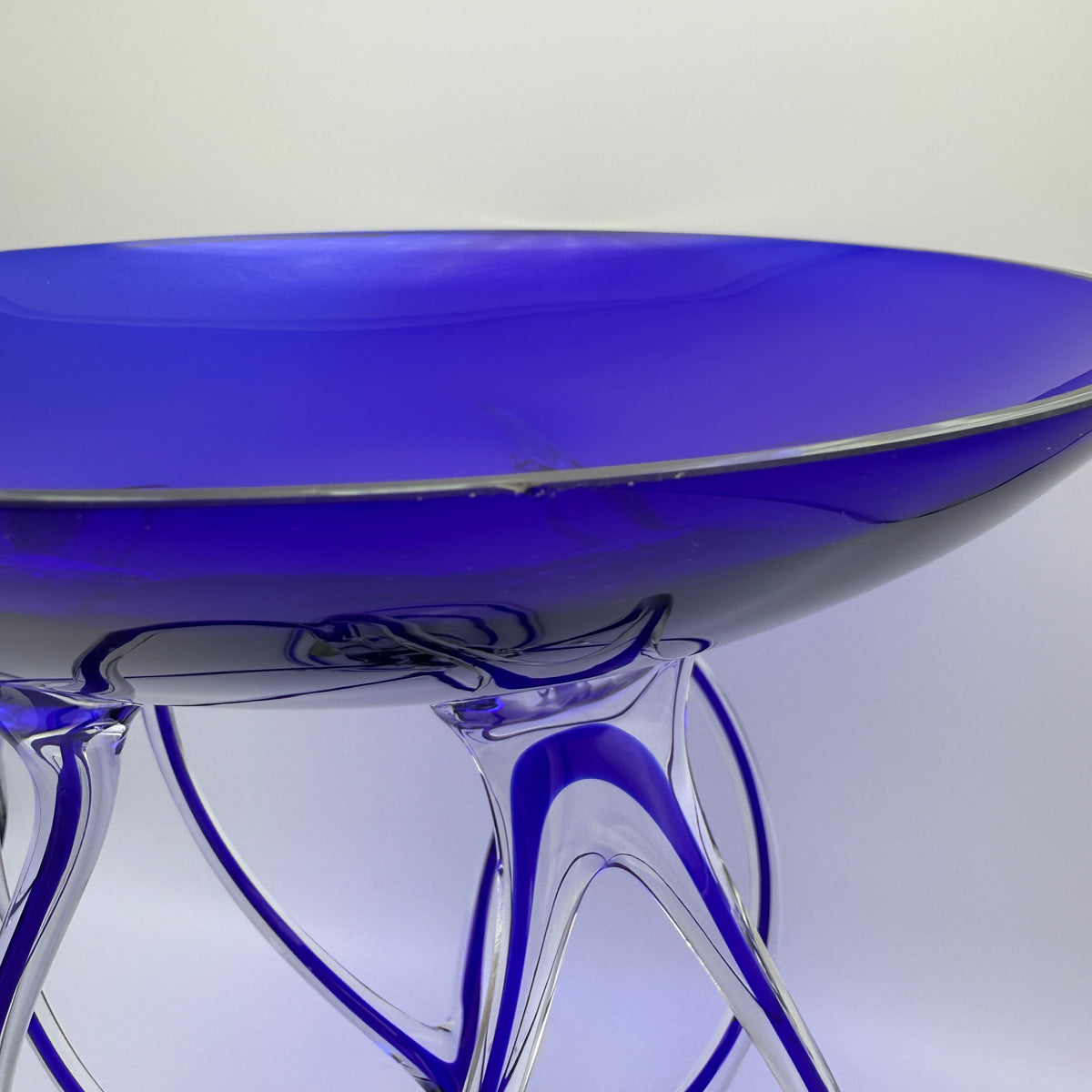 Große Michelangelo Studioglas-Fußschale – Józefina Krosno zugeschrieben Showroom Ansbach