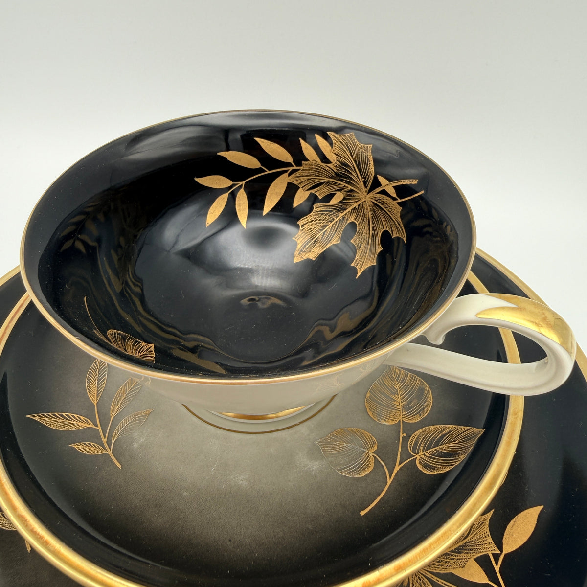 C. T. Hutschenreuther Arzberg Sammelgedeck 1528 – Schwarz-Gold – 1940er Jahre C. T. Hutschenreuther