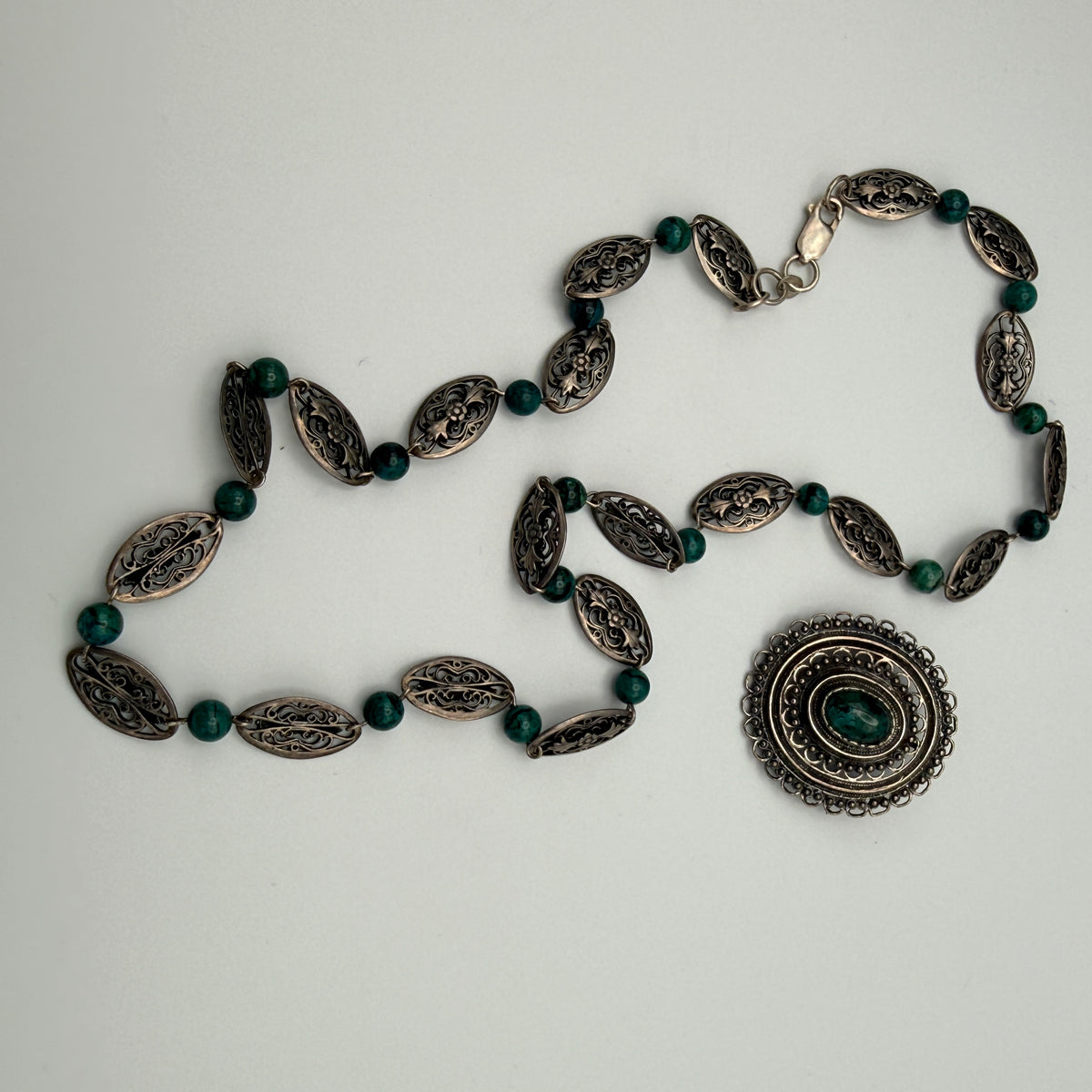 Vintage 925 Silber Schmuckset Kette Brosche Anhänger grüne Steine 1970er–1980er Showroom Ansbach