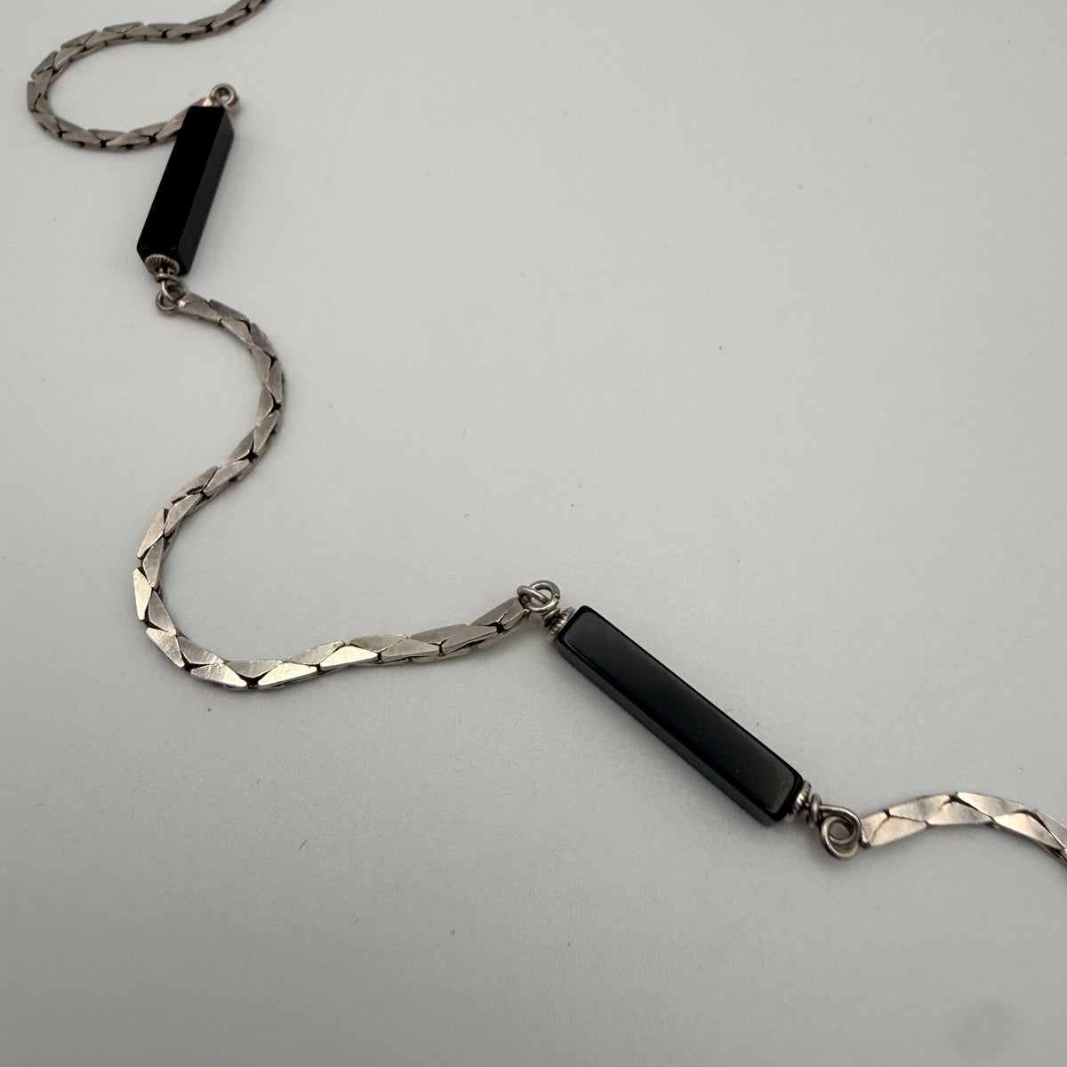 Lange 925er Silberkette mit schwarzem Onyx – Vintage, vermutlich 1980er/1990er Jahre Showroom Ansbach