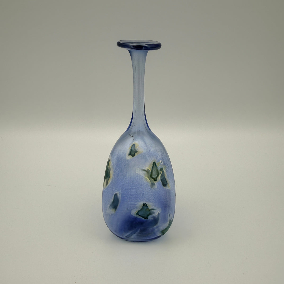 Studioglas Vase signiert Schmid JS/IS 94 blau-grün 1994 Showroom Ansbach