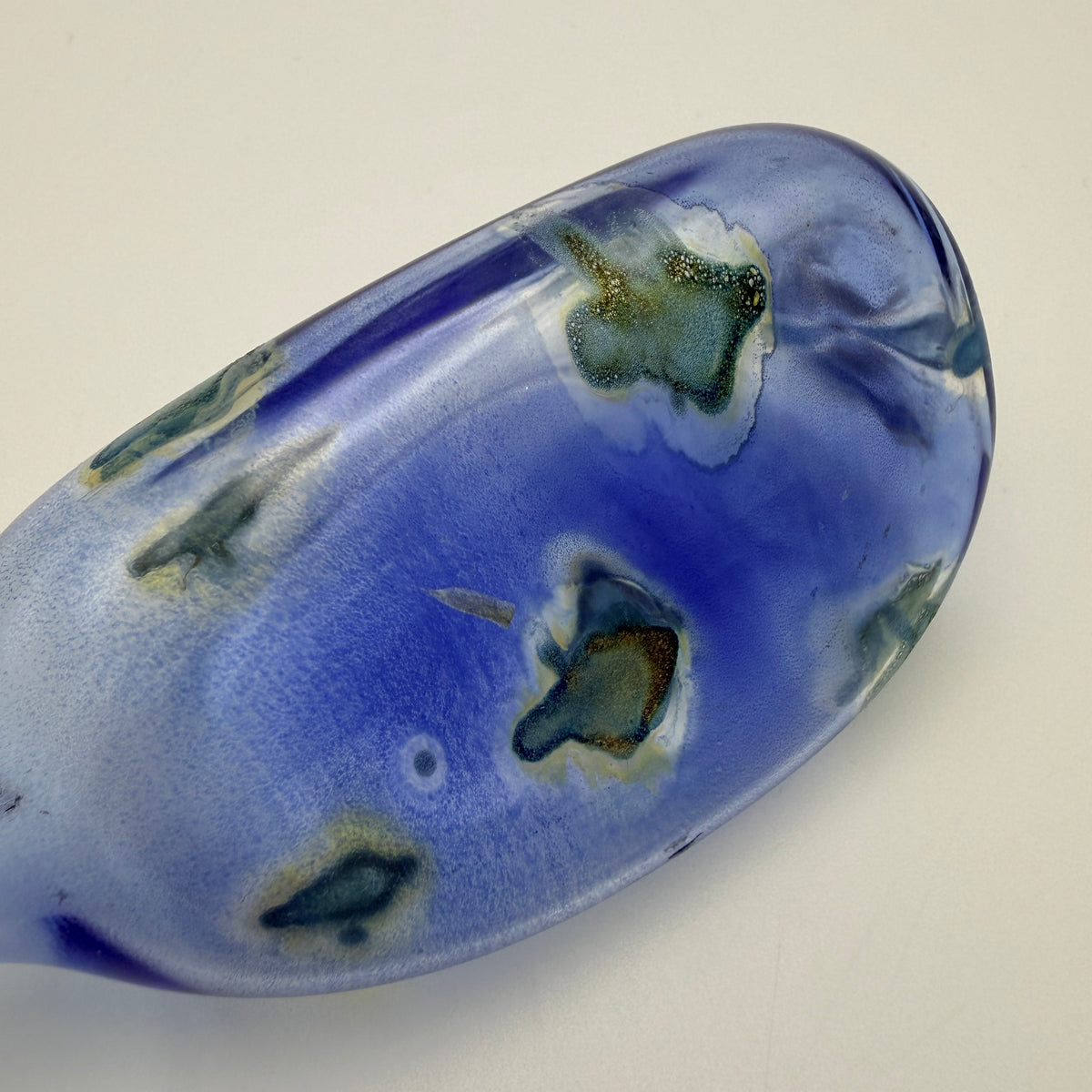 Studioglas Vase signiert Schmid JS/IS 94 blau-grün 1994 Showroom Ansbach