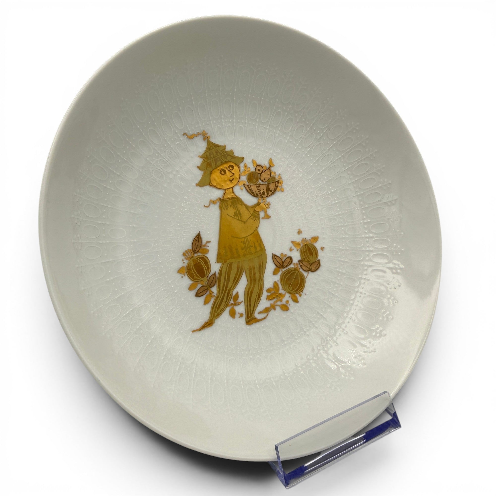 Showroom Ansbach dekorativer weißer Porzellanteller mit goldener Märchenfigur-Illustration und geprägter Textur