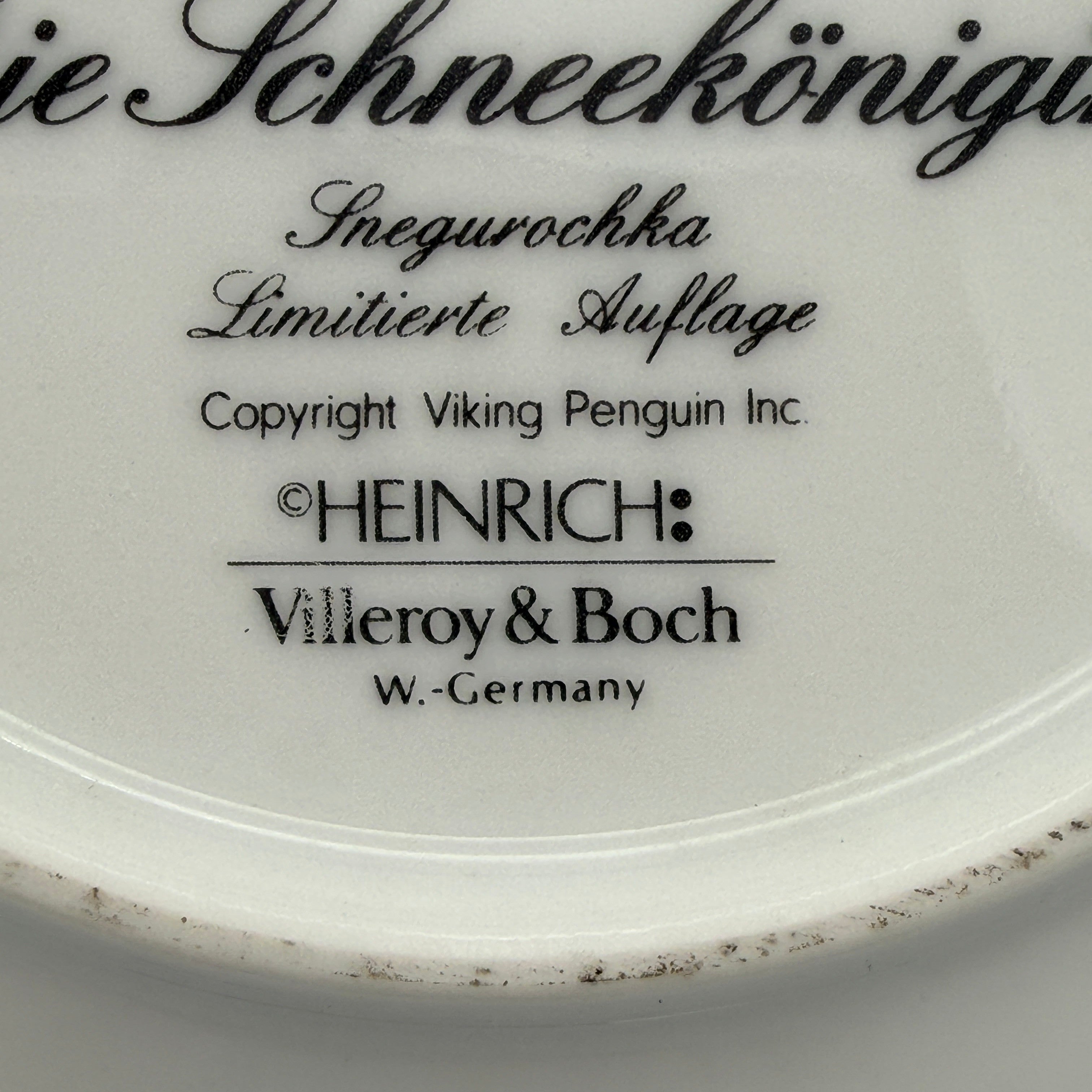 Showroom Ansbach Porzellanteller Rückseite mit Villeroy & Boch Heinrich Stempel und Schneekönigin Prägung
