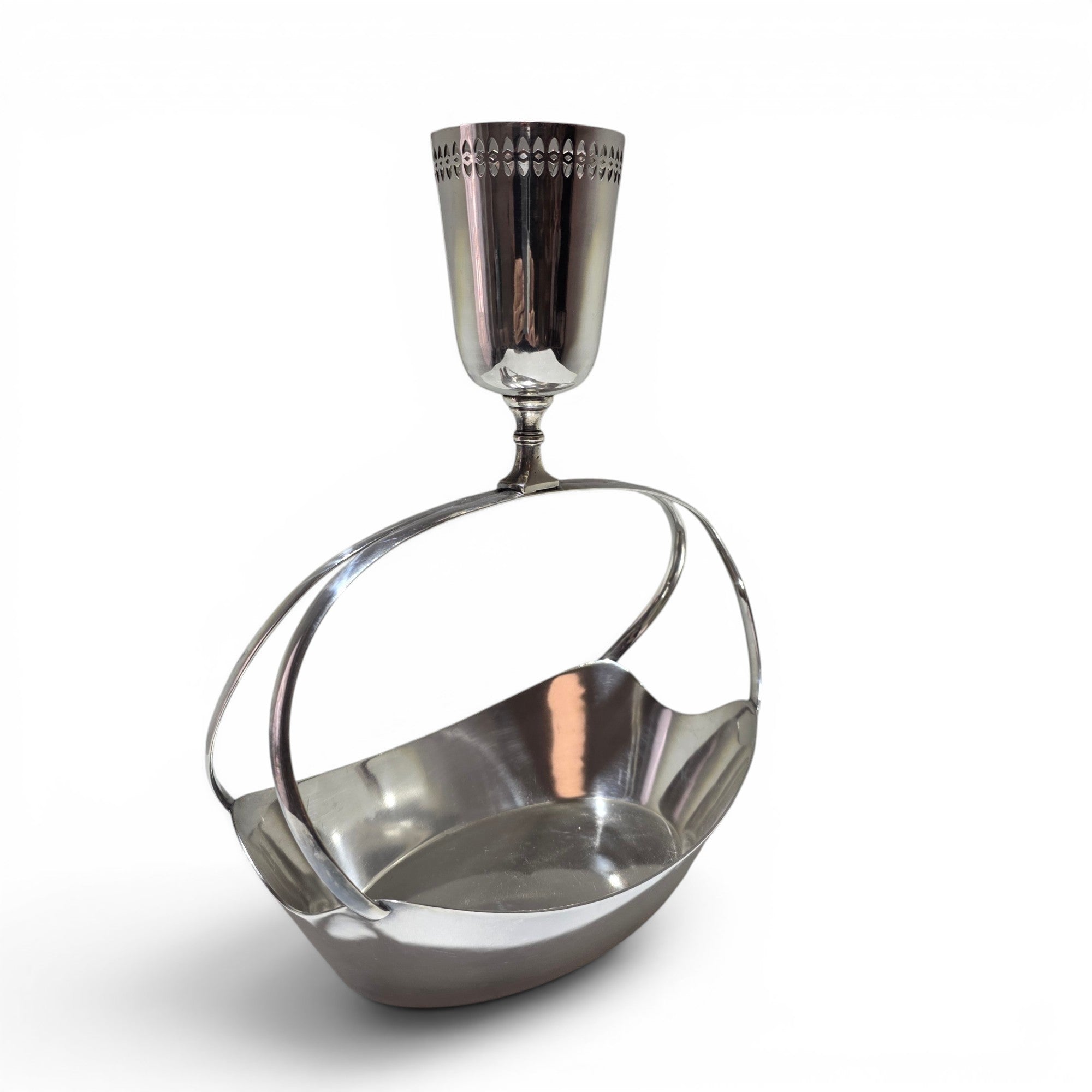 Showroom Ansbach versilberte Dekoschale mit integriertem Kelch-Kerzenhalter und eleganten geschwungenen Griffen